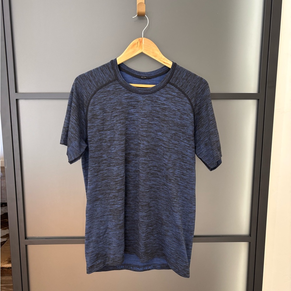 Lululemon Men's Blue and black Heather T-Shirt